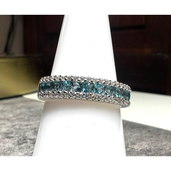 Ring Bomb Party Ring, NWOT, size 7, blue stones silver color band - Picture 1 of 6